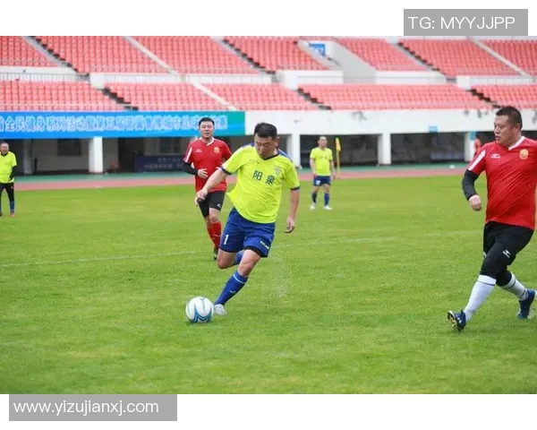 足球明星与中国朋友携手共进共同推动足球事业发展与文化交流